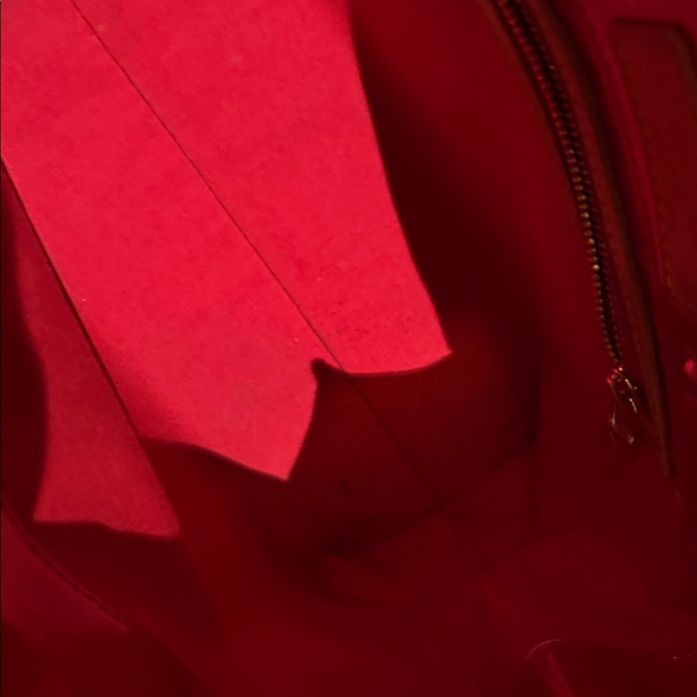 Louis Vuitton Vibrant Red Vernis Tote with leather Handles - Picture 9 of 11